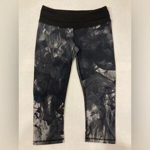 Lucy Hatha capri leggings black & gray smoke yoga pants running tights Pilates M